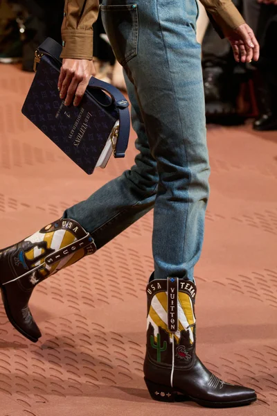 Look 27